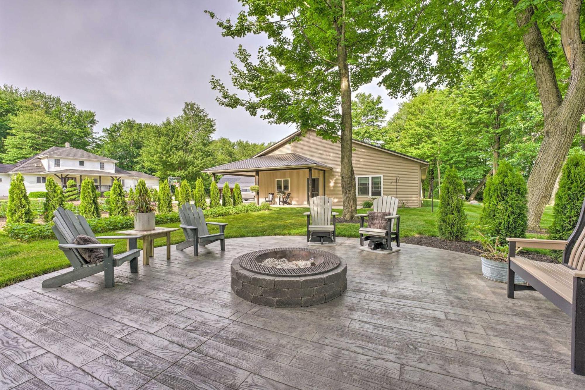 Shipshewana Guest House With Fire Pit! Exterior photo